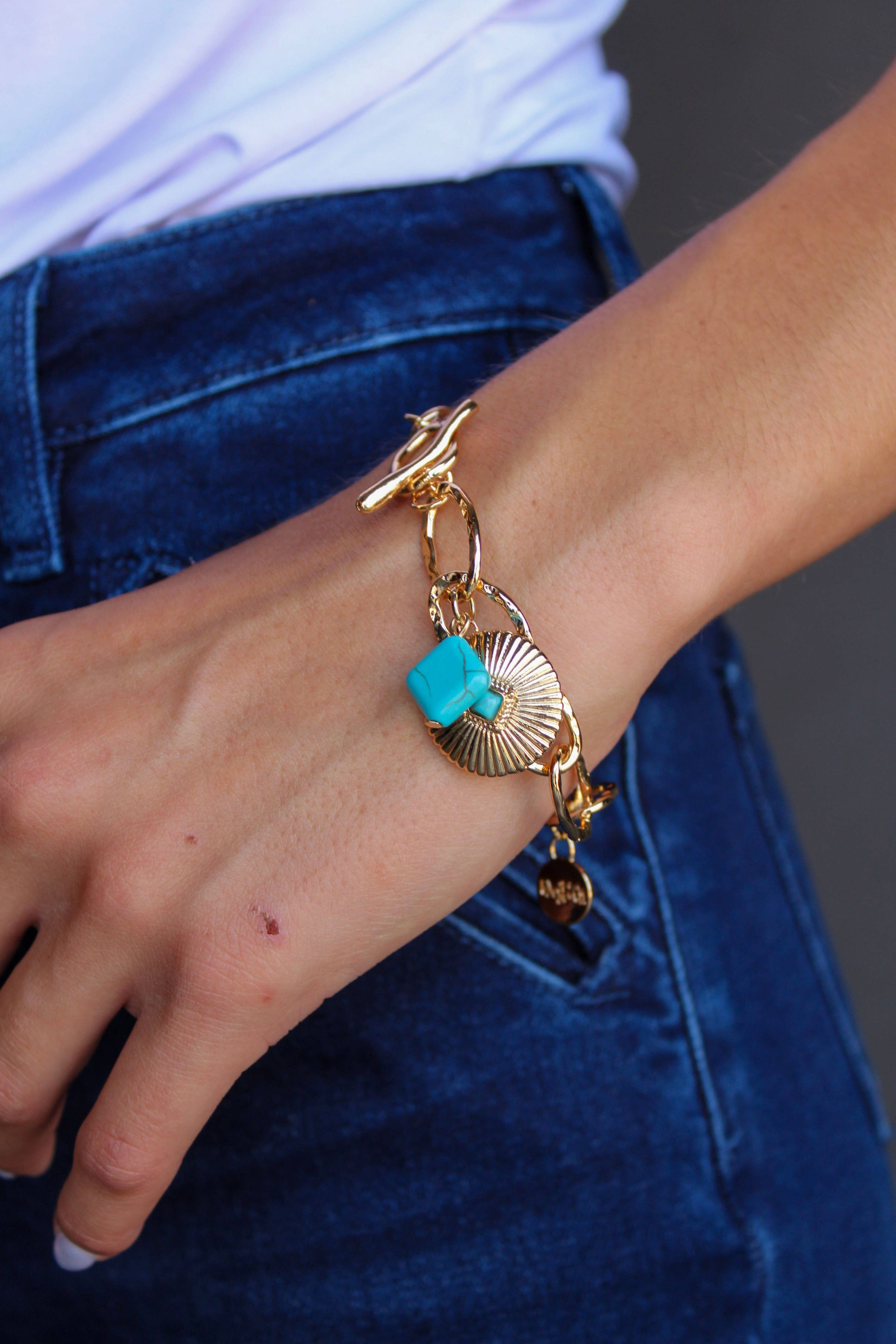 7" Chunky Chain Bracelet w/ Concho Charm w/ Toggle Closure