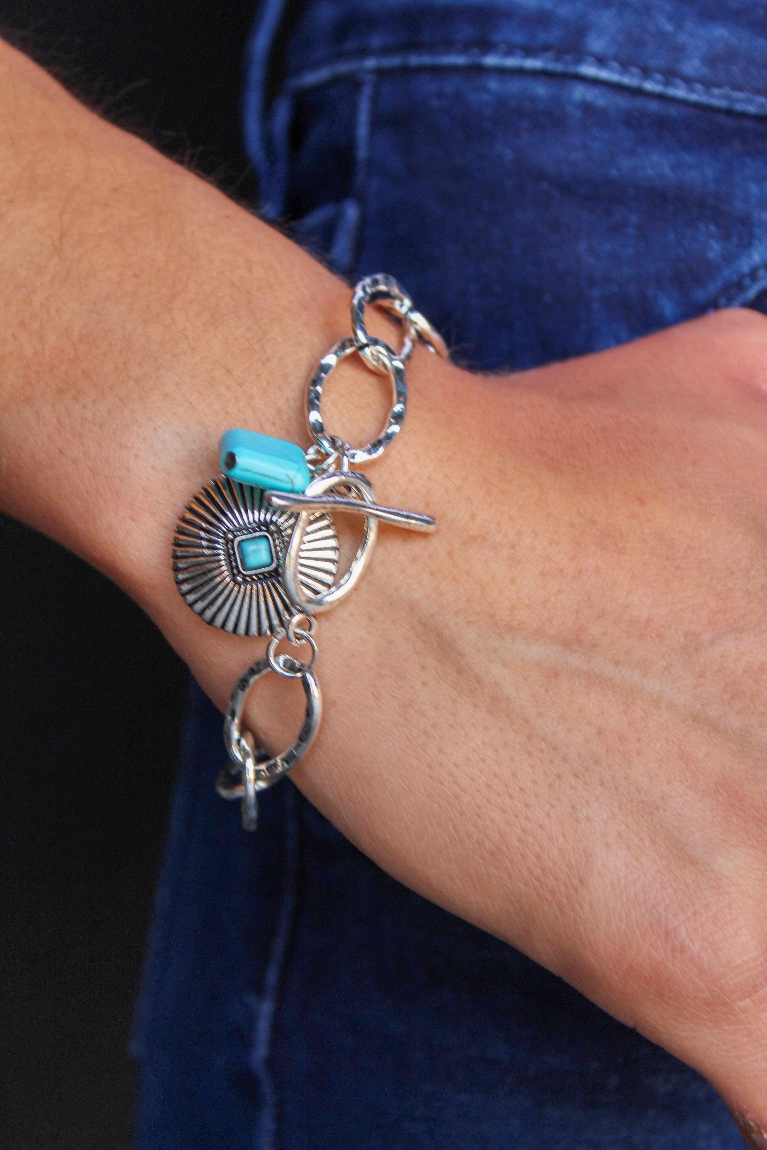 7" Chunky Chain Bracelet w/ Concho Charm w/ Toggle Closure