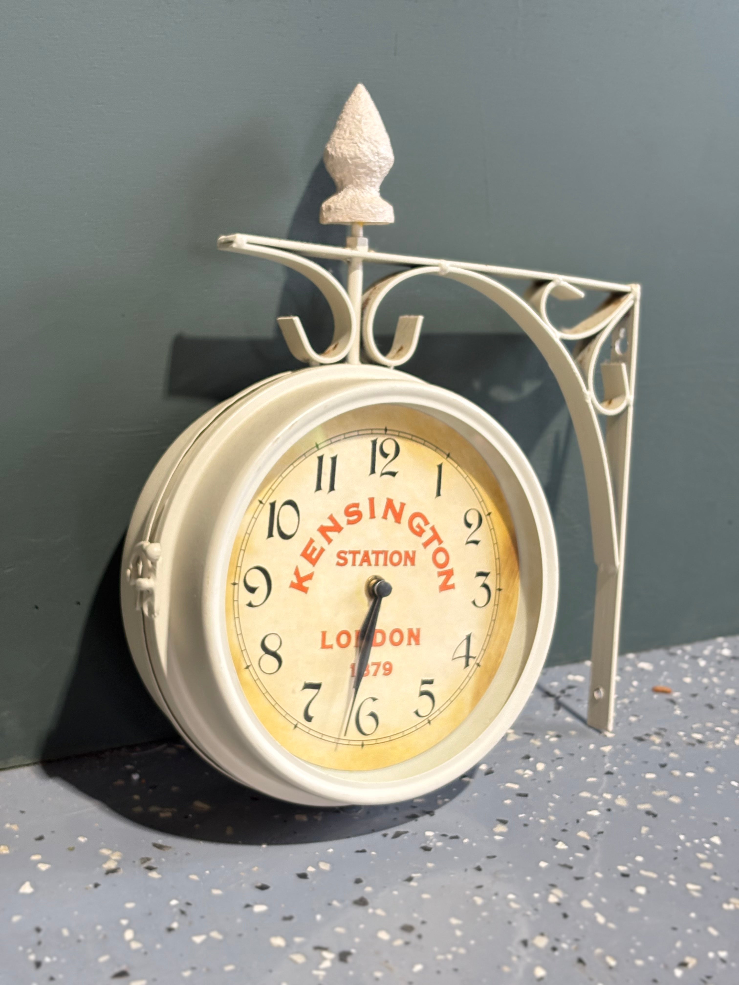 Vintage Wall Hanging Clock