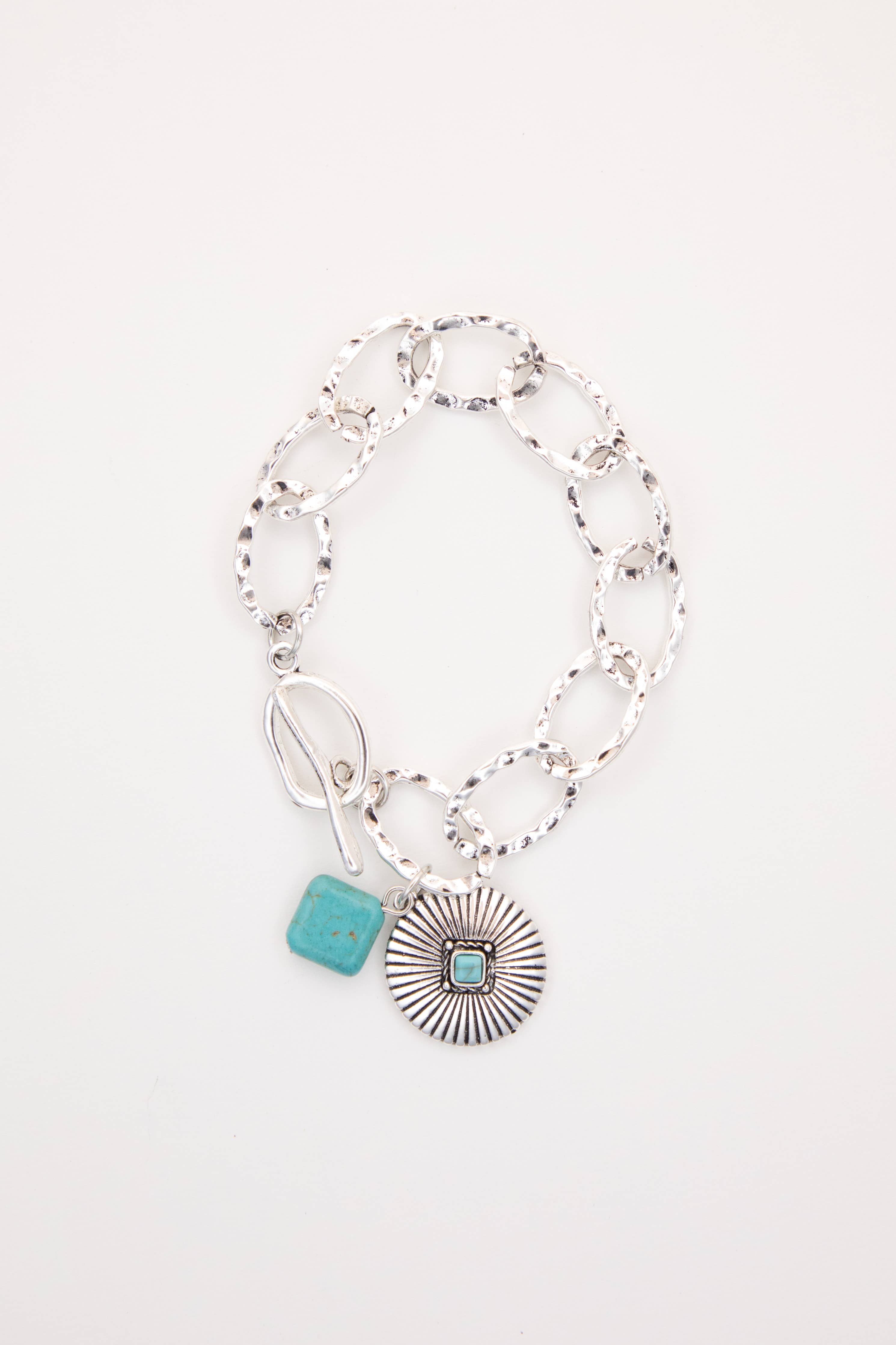 7" Chunky Chain Bracelet w/ Concho Charm w/ Toggle Closure